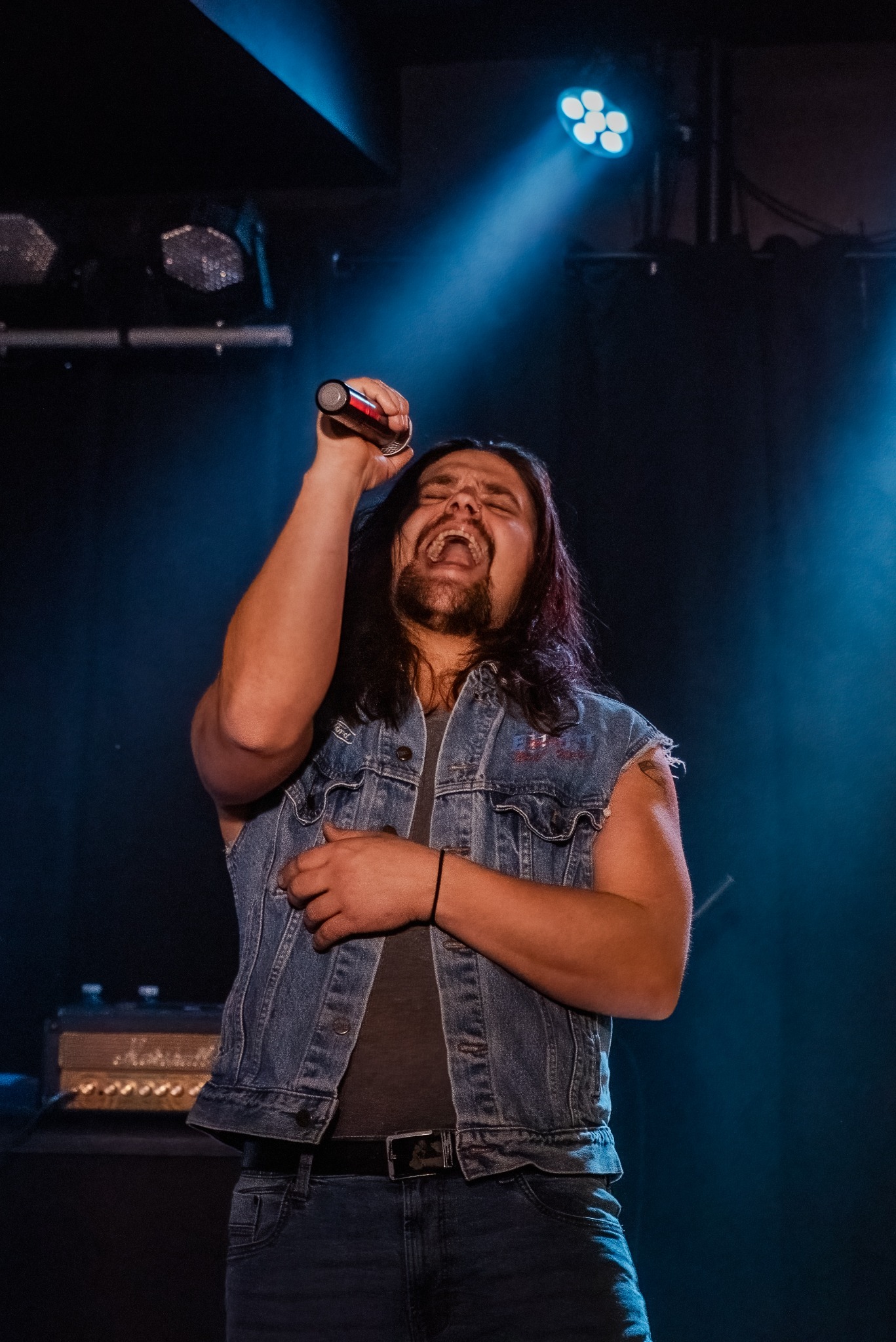 Kyle Dame performing as Bon Scott